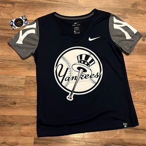 Nike Dri-Fit genuine merchandise women’s size medium tee shirt! New!